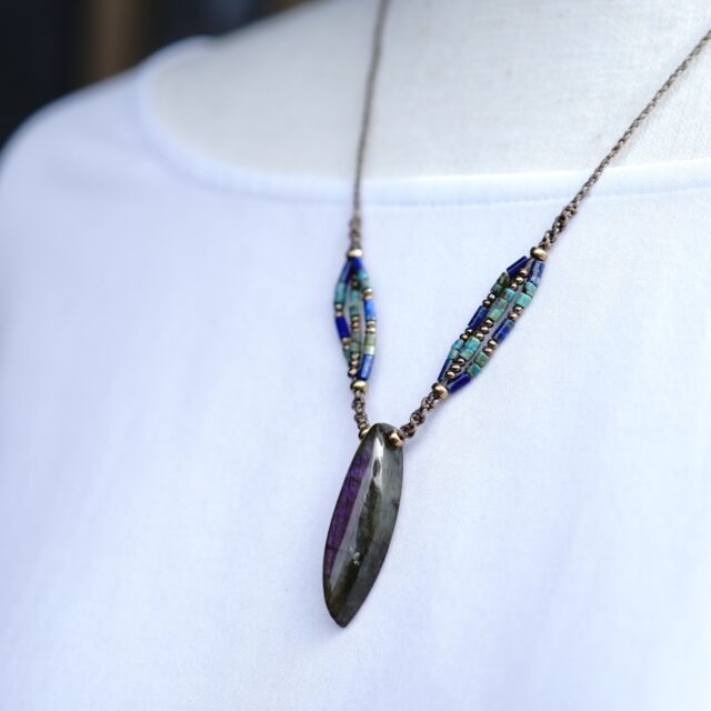 Sphere – 天然石と一本の紐を結んで編むマクラメ編みを組み合わせた