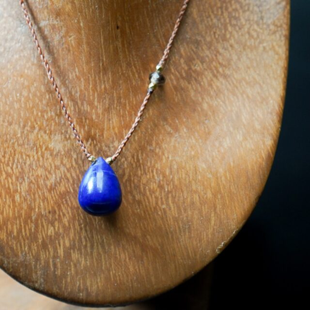 Sphere – 天然石と一本の紐を結んで編むマクラメ編みを組み合わせた